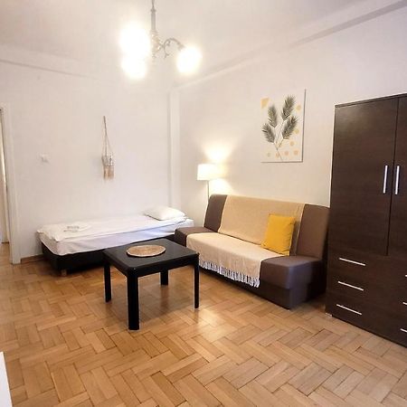 Happy Life - Apartment Next To Metro Station Warsawa Bagian luar foto