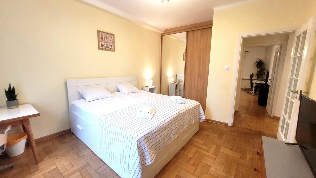 Happy Life - Apartment Next To Metro Station Warsawa Bagian luar foto