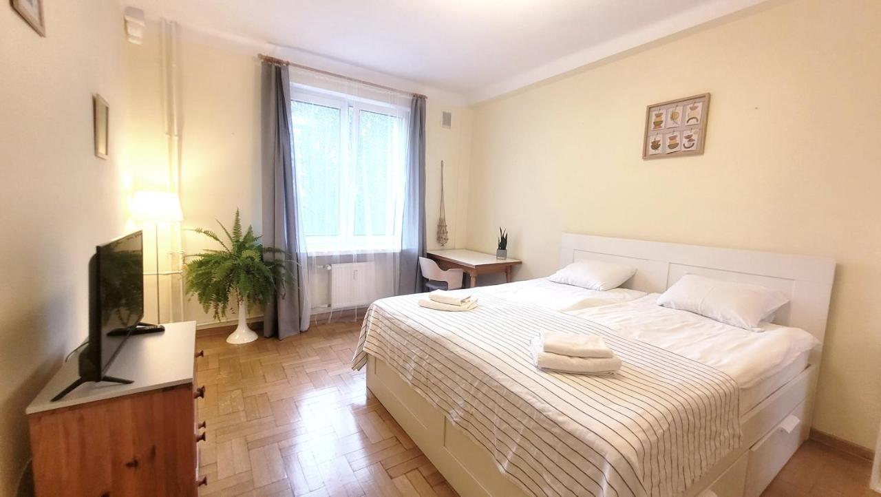 Happy Life - Apartment Next To Metro Station Warsawa Bagian luar foto