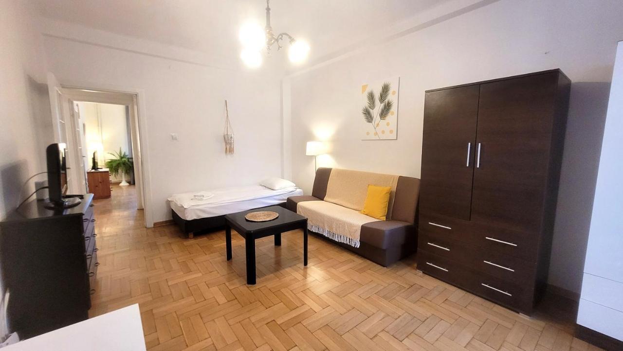 Happy Life - Apartment Next To Metro Station Warsawa Bagian luar foto