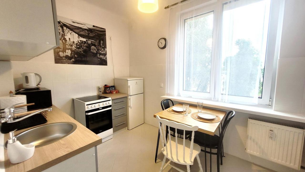 Happy Life - Apartment Next To Metro Station Warsawa Bagian luar foto