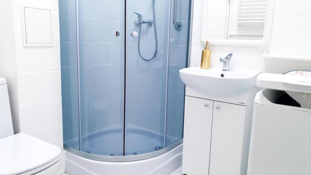 Happy Life - Apartment Next To Metro Station Warsawa Bagian luar foto